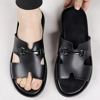 Papucsok 2025 Nyári Új Divatos Kültéri Ruházat Férfi Csúszásmentes Alkalmi Szandálok Strandcipők