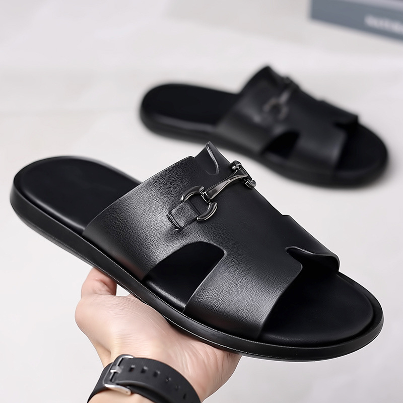 Papucsok 2025 Nyári Új Divatos Kültéri Ruházat Férfi Csúszásmentes Alkalmi Szandálok Strandcipők