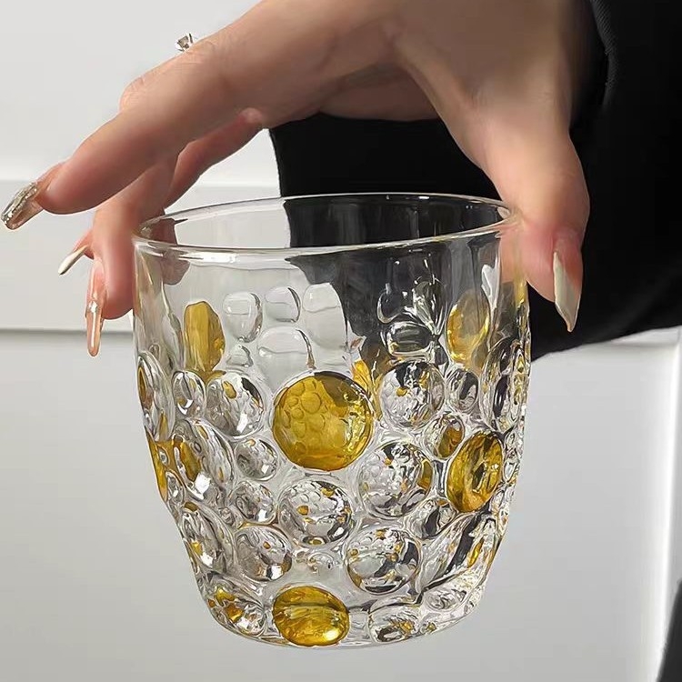 Festett, kézzel szőtt üvegből készült, fülkés háztartási pohár, női teáspohár, ivóital-pohár, whiskys söröspohár