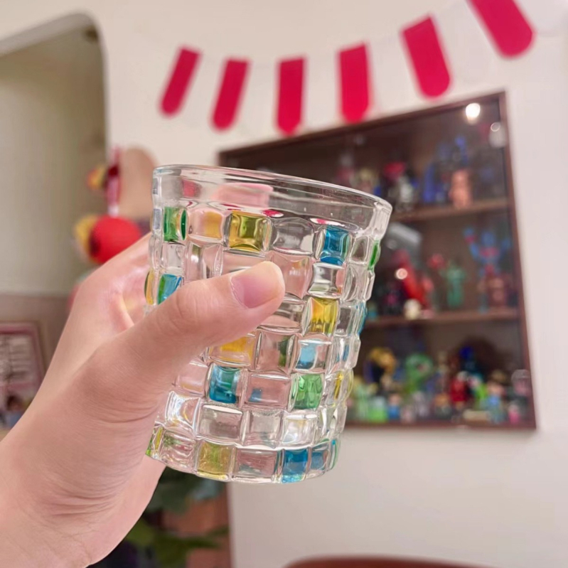 Festett, kézzel szőtt üvegből készült, fülkés háztartási pohár, női teáspohár, ivóital-pohár, whiskys söröspohár