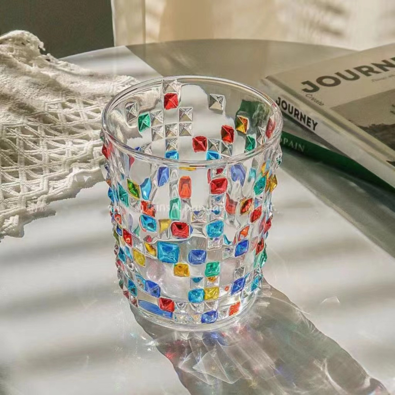 Festett, kézzel szőtt üvegből készült, fülkés háztartási pohár, női teáspohár, ivóital-pohár, whiskys söröspohár