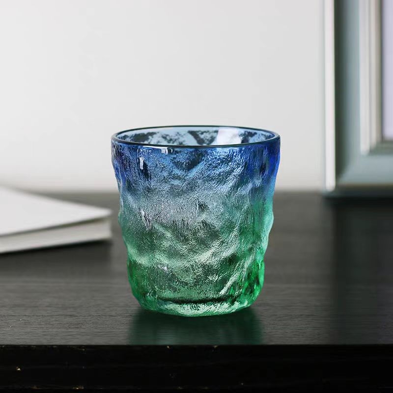 Festett, kézzel szőtt üvegből készült, fülkés háztartási pohár, női teáspohár, ivóital-pohár, whiskys söröspohár