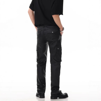 2025. aasta väliskaubanduse piiriülesed uued meeste PU-nahast püksid Euroopa ja Ameerika puhta värviga õhukesed küljetaskuga vabaaja nahkpüksid hulgimüügi kuum stiil