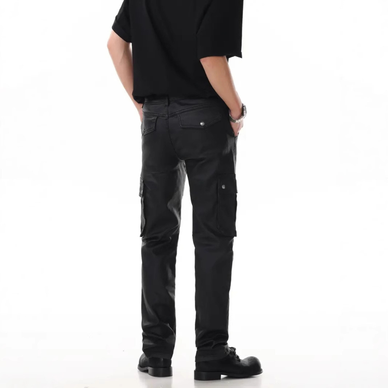 2025. aasta väliskaubanduse piiriülesed uued meeste PU-nahast püksid Euroopa ja Ameerika puhta värviga õhukesed küljetaskuga vabaaja nahkpüksid hulgimüügi kuum stiil