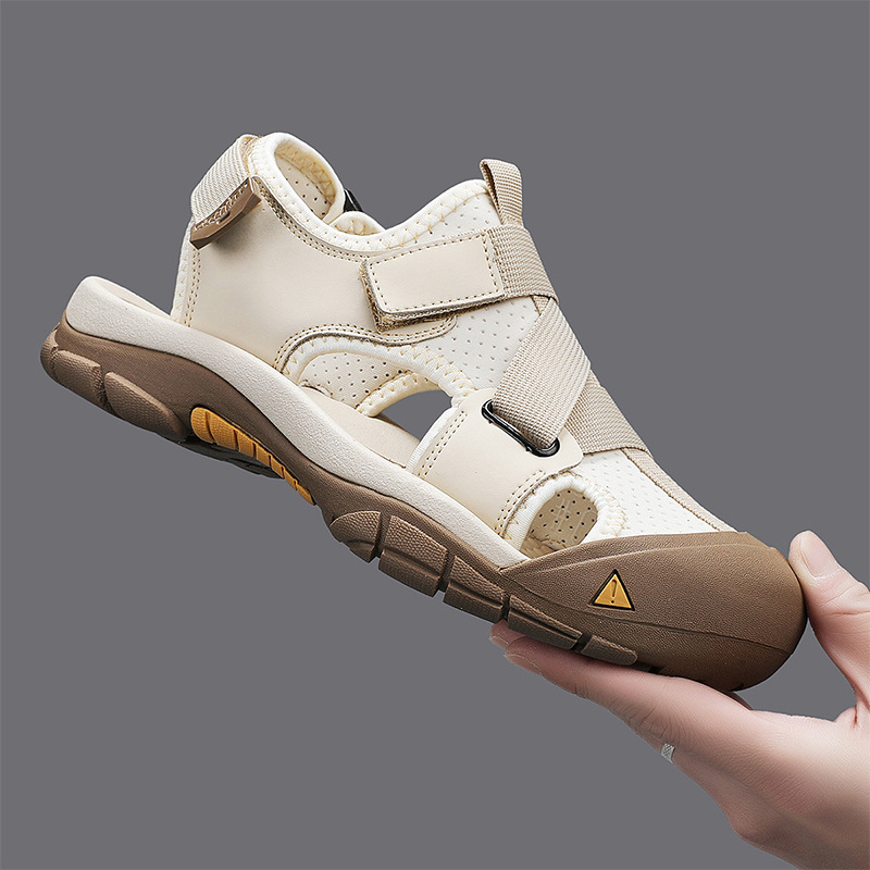 Uued suvemudelid turul, risti rihmaga sandaalid, takjapaelaga retrosussid, vabaaja ülerõivad, rannasandaalid