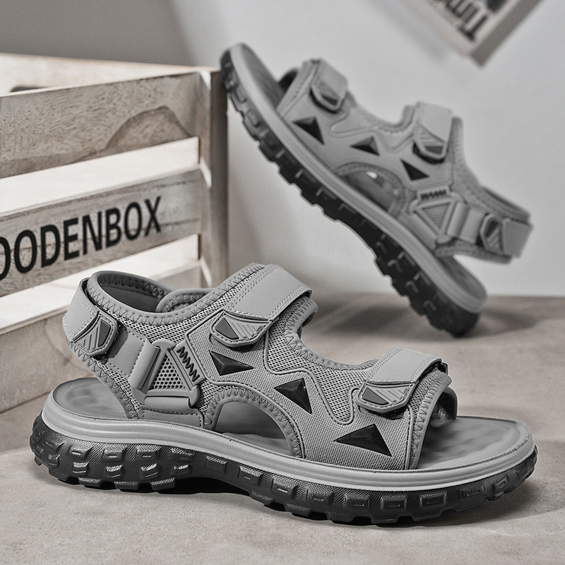 2025 tavaszi és nyári férfi új, nyitott orrú, divatos, mindenhez illő, mindennapi, hétköznapi, tépőzáras férfi szandál