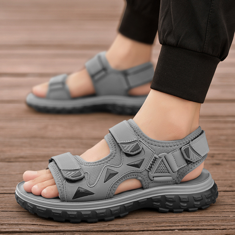 2025 tavaszi és nyári férfi új, nyitott orrú, divatos, mindenhez illő, mindennapi, hétköznapi, tépőzáras férfi szandál