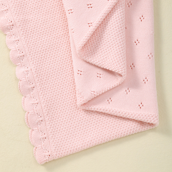 Pătură tricotată cu dantelă, culoare uni, cu găuri decorative