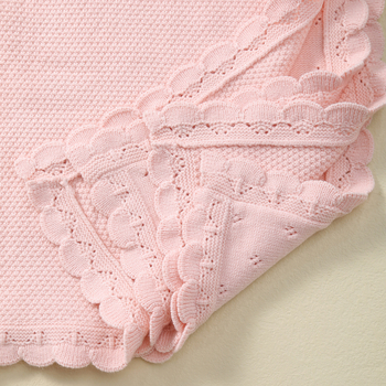 Pătură tricotată cu dantelă, culoare uni, cu găuri decorative