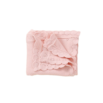 Pătură tricotată cu dantelă, culoare uni, cu găuri decorative