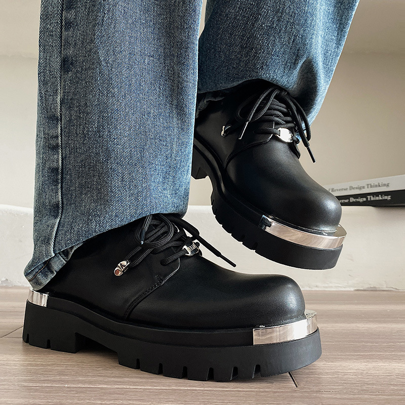Két pont romantikus 2023 Új vastag talpú brit alkalmi bőrcipő niche koreai stílusú magasságnövelő fém nagyorrú Derby cipő férfiaknak