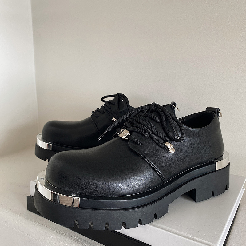 Két pont romantikus 2023 Új vastag talpú brit alkalmi bőrcipő niche koreai stílusú magasságnövelő fém nagyorrú Derby cipő férfiaknak