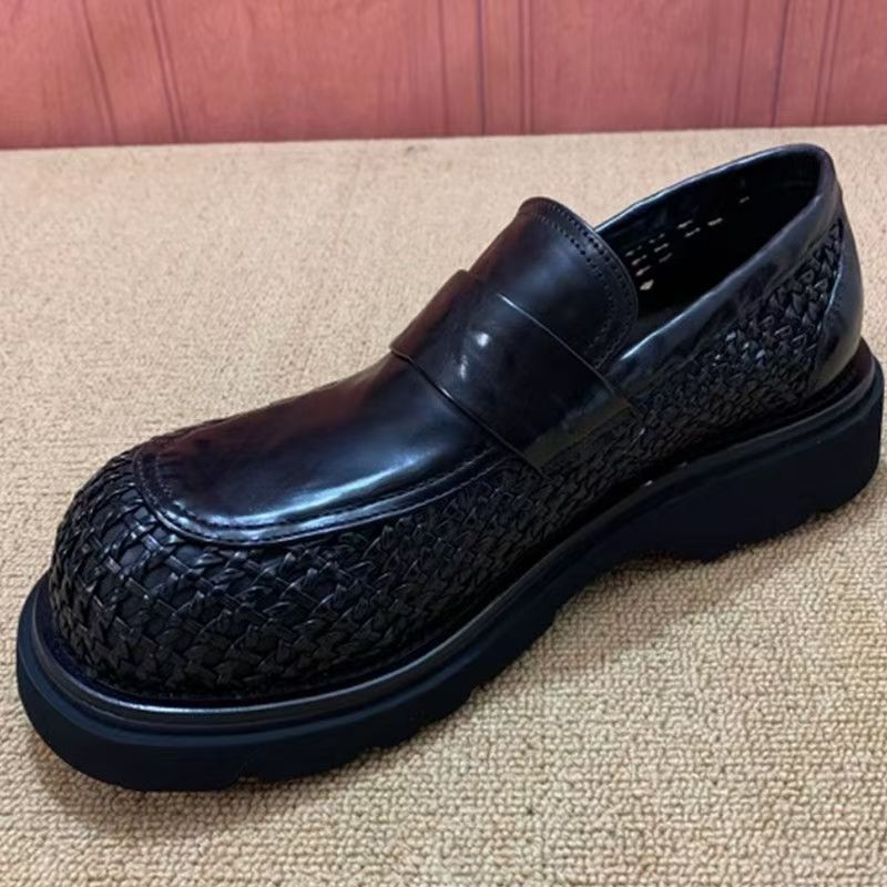 Ādas apavi vīriešiem 2025. gada vasarai, jauns stils, izgriezti, elpojoši, austi, īstas ādas biznesa, biezas zoles, ikdienas apavi, vienas kājas mokasīni