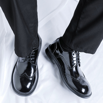 2025 Új Brit Brogue Alkalmi Trendi Lélegző Divat Hegyes Orrú Férfi Cipők hivatalos Üzleti Cipők 53301-R