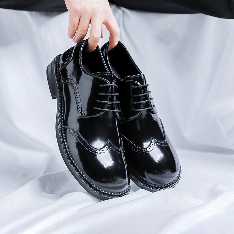 2025 Új Brit Brogue Alkalmi Trendi Lélegző Divat Hegyes Orrú Férfi Cipők hivatalos Üzleti Cipők 53301-R