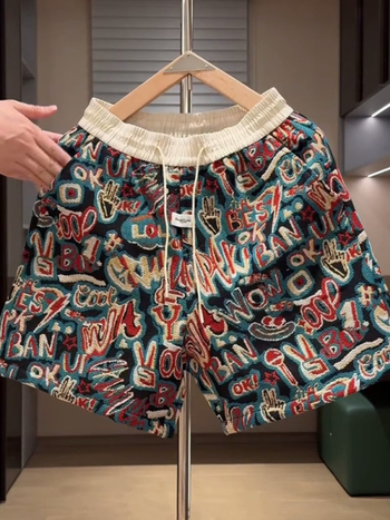 Vara fire vopsite jacquard alfabet graffiti pantaloni scurți bărbați la modă la modă frumos pantaloni de plajă all-match pentru bărbați