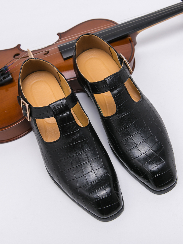 2023-as határokon átnyúló szandálok hegyes orrú férfi nyári hegyes orrú bőr cipők felsőruházat vezetői cipő férfi hétköznapi üzleti férfi cipők