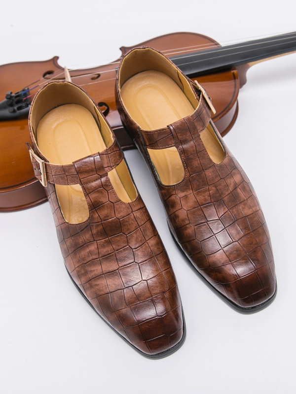 2023-as határokon átnyúló szandálok hegyes orrú férfi nyári hegyes orrú bőr cipők felsőruházat vezetői cipő férfi hétköznapi üzleti férfi cipők