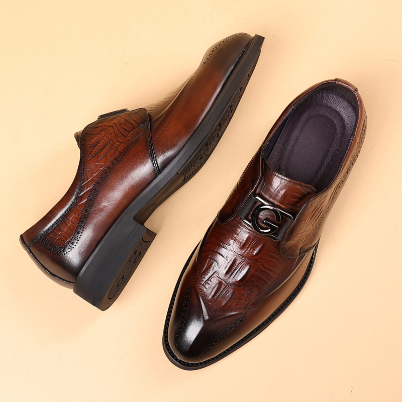 Új, elegáns bőrcipők, férfi valódi bőr üzleti alkalmi férficipők, brit stílusú, bebújós, faragott cipők