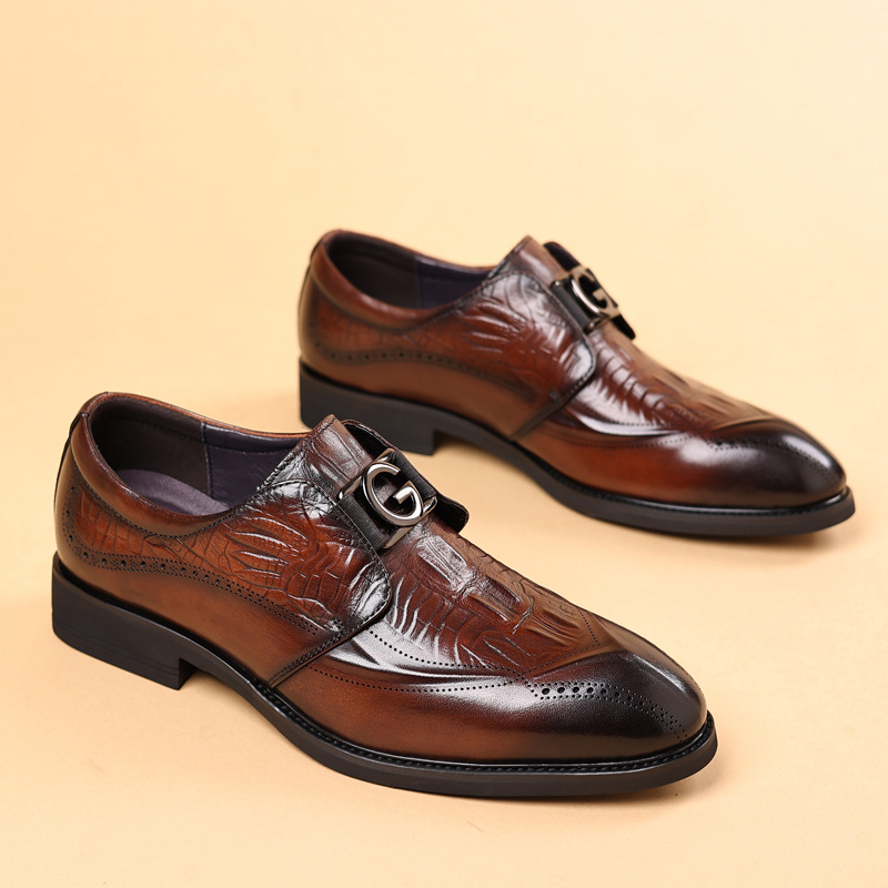 Új, elegáns bőrcipők, férfi valódi bőr üzleti alkalmi férficipők, brit stílusú, bebújós, faragott cipők