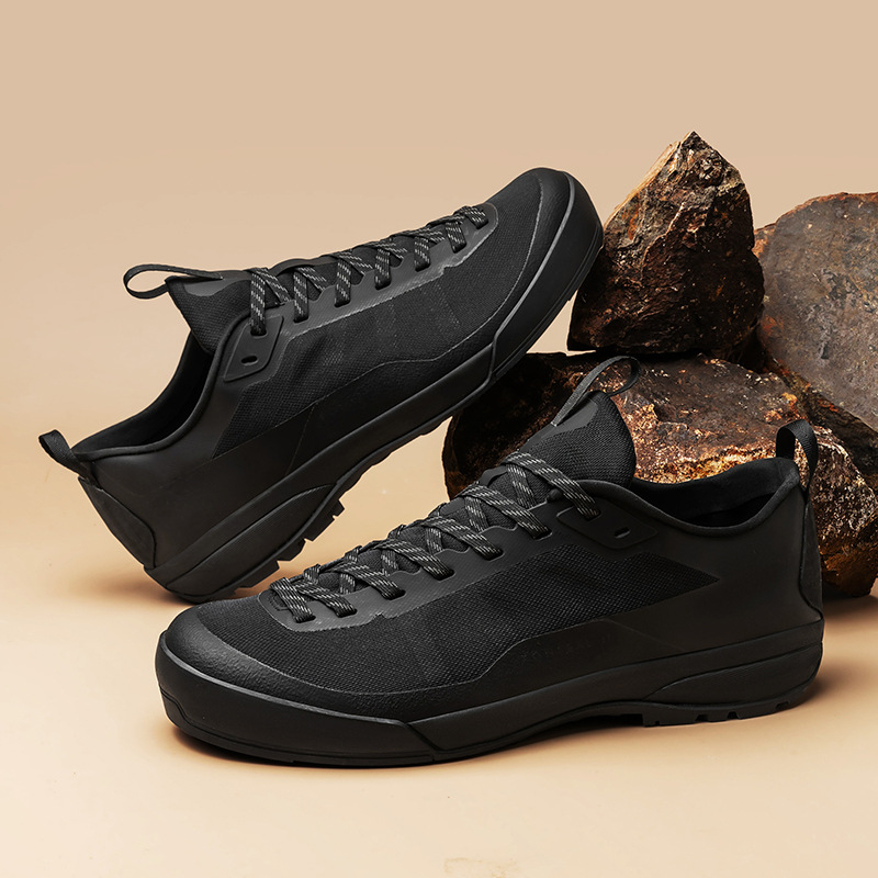 Határokon átnyúló férfi cipők 2025 új üzleti stílusú sport alkalmi cipők férfi hálós, lélegző túracipők csúszásmentes és könnyű