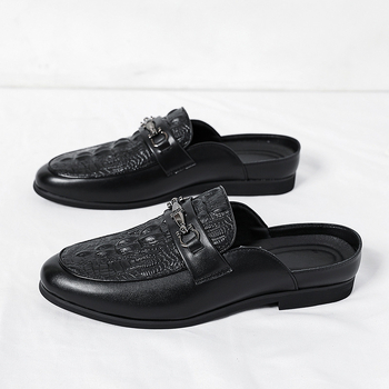 Férfi 2024-es új érkezésű nyári bőr papucsok Férfi lélegző sarok nélküli valódi bőr szandál férfiaknak