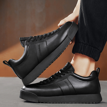 2025-ös tervezői Four Seasons fekete harcos bőr lélegző Forrest Gump cipő csúszásmentes kültéri munkaruházat alkalmi férfi cipő divatos