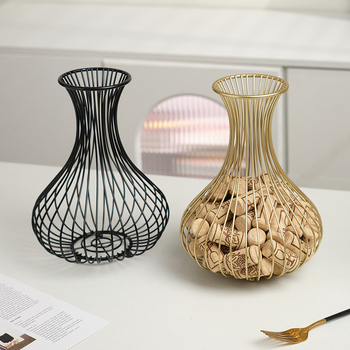 Határokon átnyúló bordugó tárolókosár, parafa borosüveg-dugó tárolókosár, bordugó gyűjtőkosár, bárdíszek