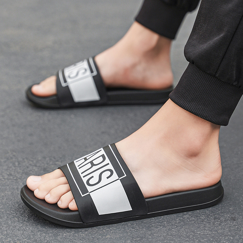 Brit stílusú papucsok 2025 nyári új stílusú papucsok kültéri divatos férfi és női puha talpú bebújós strandpapucsok