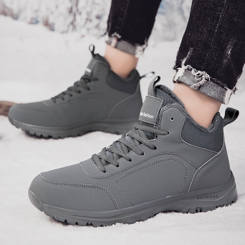 Piiriülesed nahast veekingad eakatele, talvised sametist soojad ja paksendatud meeste jalutuskingad, keskealistele ja eakatele puuvillased kingad, kõrged kingad ja saapad