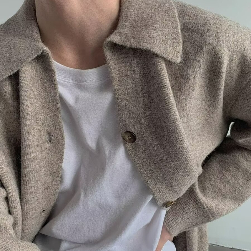 Tavaszi és őszi koreai stílusú hajtókás kardigán férfi divatos egyszerű gombos kötött pulóver vintage hétköznapi vékony kabát