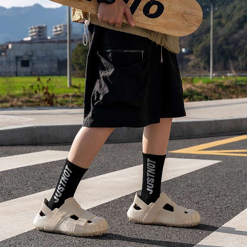 Croc Shoes Férfi Nyári Felsőruházat 2025 Új Baotou Beach Vastag Talpú Vezetői Csúszásgátló Szagtalanító Eva Szandál Férfiaknak