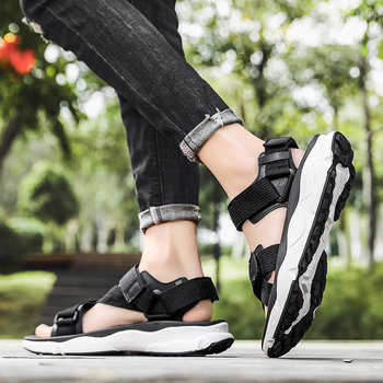 2024 Nyári külkereskedelmi plus size új férfi szandálok kültéri strandcipők nyitott orrú alkalmi szandálok nagykereskedelemben