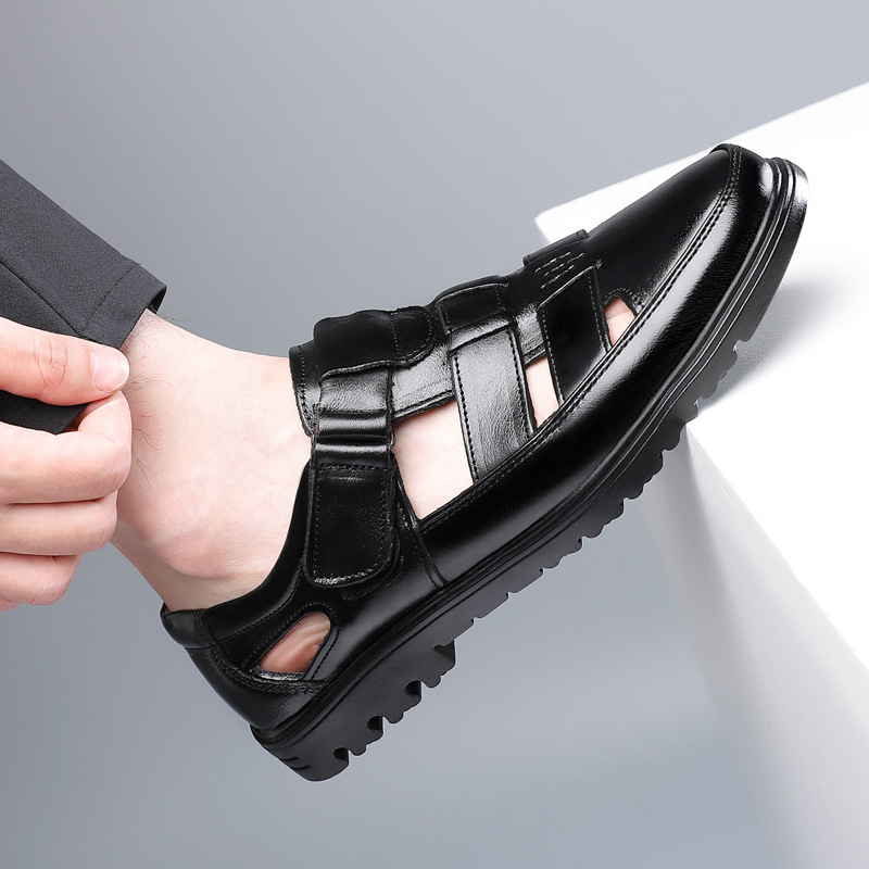 Nyári új szandálok férfi valódi bőr alkalmi strandcipők lélegző baotou apa cipő puha talpú csúszásmentes üreges férfi cipők