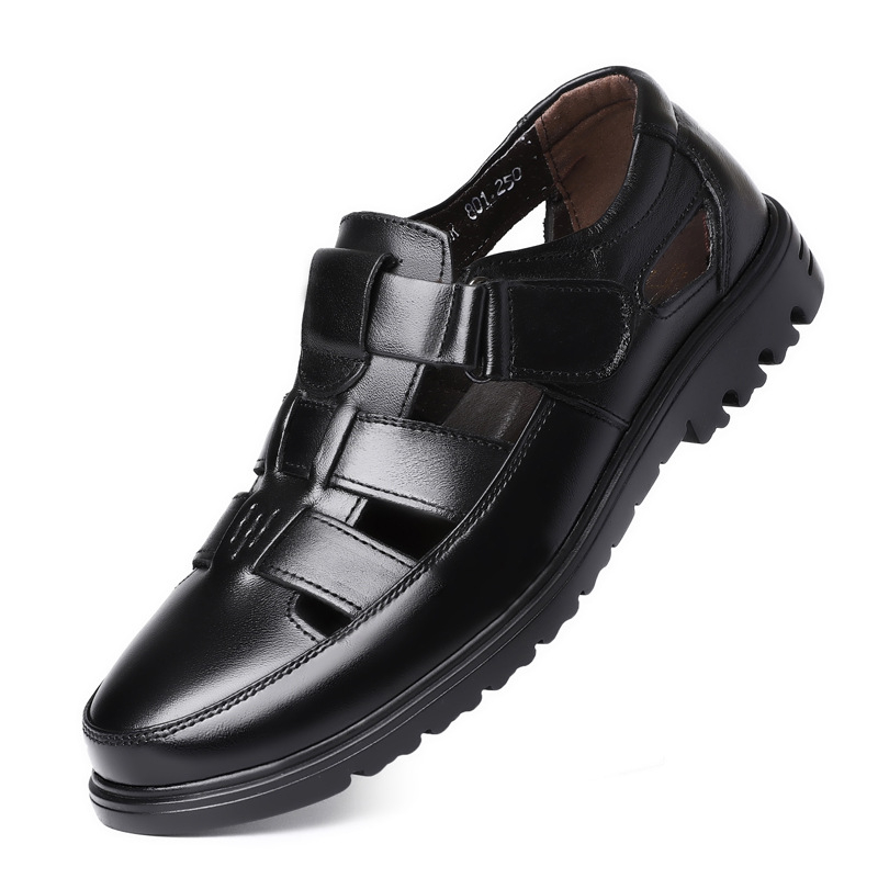 Nyári új szandálok férfi valódi bőr alkalmi strandcipők lélegző baotou apa cipő puha talpú csúszásmentes üreges férfi cipők