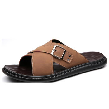 Férfi szandálok 2025 nyár új valódi bőr csúszásgátló strandcipő férfi külső ruházat vezetés kettős felhasználású szandálok divatos