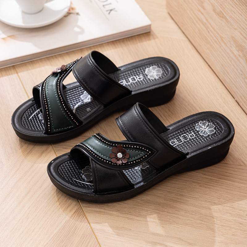 Naujo stiliaus mamos basutės ir šlepetės moteriškos storu dugnu minkštu dugnu neslystančios pleišto formos aukštakulnės vidutinio kulno laisvalaikio vidutinio ir pagyvenusio amžiaus šlepetės vasarai