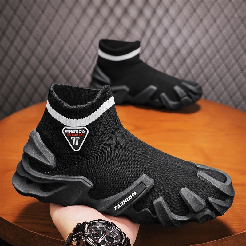 2025 Új Tavaszi Lélegző Férfi Cipők Repülő Hálós Felületű Slip-on Lazy Zokni Cipő Futócipők Vastag Talpú Torre Cipő