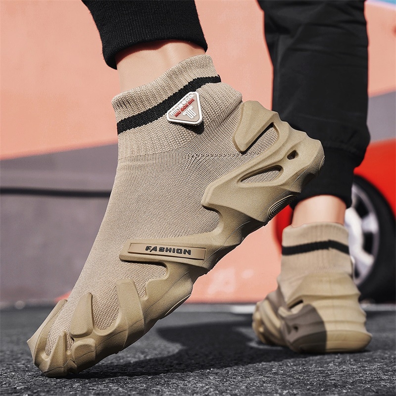 2025 Új Tavaszi Lélegző Férfi Cipők Repülő Hálós Felületű Slip-on Lazy Zokni Cipő Futócipők Vastag Talpú Torre Cipő