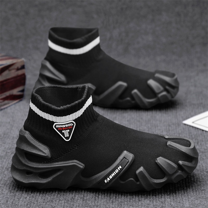 2025 Új Tavaszi Lélegző Férfi Cipők Repülő Hálós Felületű Slip-on Lazy Zokni Cipő Futócipők Vastag Talpú Torre Cipő