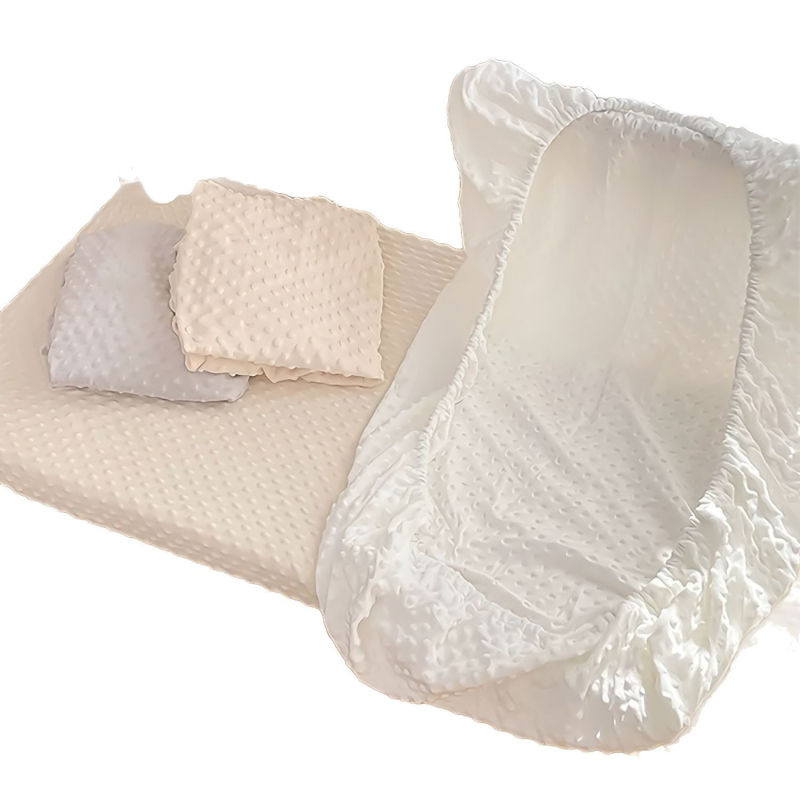 Кариран, мек и перащ се в пералня едноцветен кадифен чаршаф за детско креватче с бобови нотки, подходящ за стандартни бебешки легла