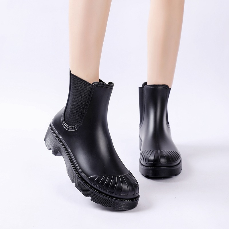 Tarptautiniai madingi moteriški lietaus bateliai „Chelsea“ korėjietiško stiliaus storapadžiai guminiai batai, pagaminti iš aplinkai nekenksmingos medžiagos, universalūs, vandeniui atsparūs darbo batai moterims.