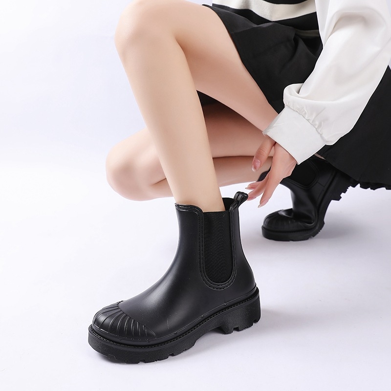 Tarptautiniai madingi moteriški lietaus bateliai „Chelsea“ korėjietiško stiliaus storapadžiai guminiai batai, pagaminti iš aplinkai nekenksmingos medžiagos, universalūs, vandeniui atsparūs darbo batai moterims.