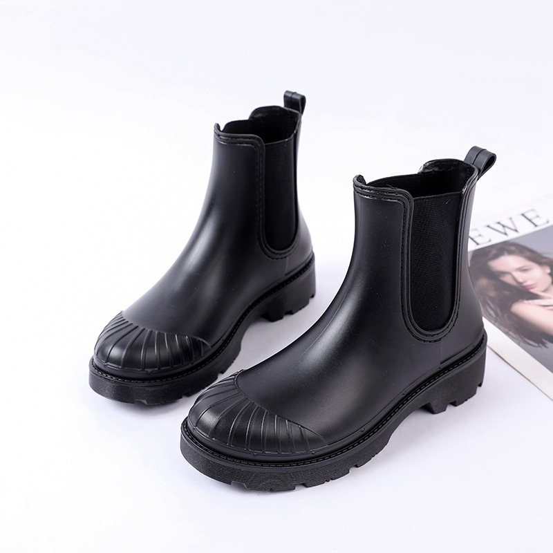 Tarptautiniai madingi moteriški lietaus bateliai „Chelsea“ korėjietiško stiliaus storapadžiai guminiai batai, pagaminti iš aplinkai nekenksmingos medžiagos, universalūs, vandeniui atsparūs darbo batai moterims.