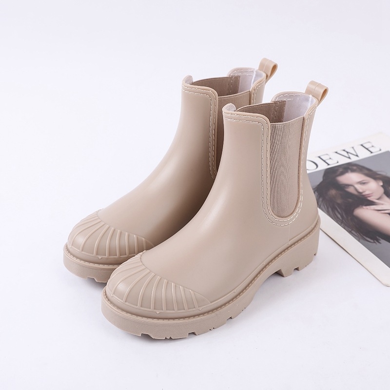 Tarptautiniai madingi moteriški lietaus bateliai „Chelsea“ korėjietiško stiliaus storapadžiai guminiai batai, pagaminti iš aplinkai nekenksmingos medžiagos, universalūs, vandeniui atsparūs darbo batai moterims.