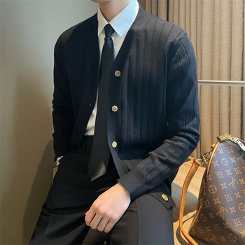 Британски стил, плътен цвят, тънък текстуриран тънък кардиган, плетен, модерен, прост, модерен мъжки раиран пуловер с V-образно деколте, малко палто