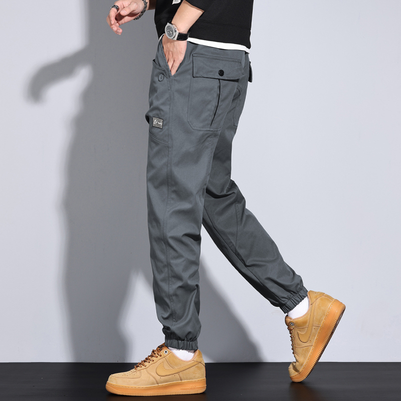Új 2025-ös tavaszi és nyári laza, egyenes szárú, hárem cargo nadrág, stílusos, többzsebes, lezser, férfiaknak való cargo nadrág, divatos