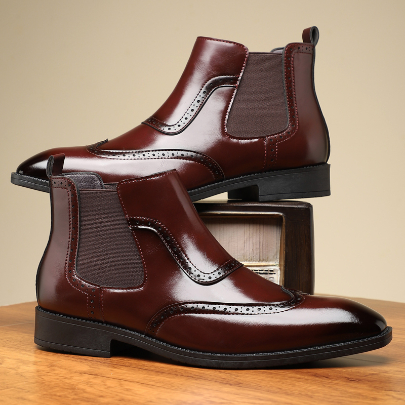 Vyriški laisvalaikio stiliaus dalykiniai odiniai batai, nauji vidutinio aukščio odiniai batai, vyriški retro stiliaus britiško stiliaus aulinukai iki klešnių.