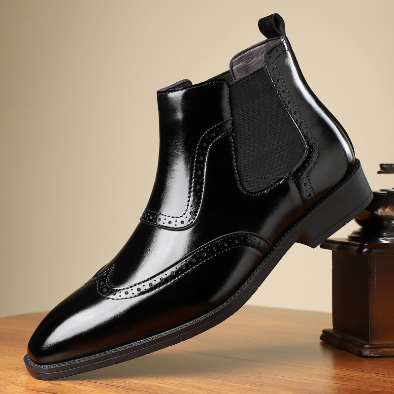 Vyriški laisvalaikio stiliaus dalykiniai odiniai batai, nauji vidutinio aukščio odiniai batai, vyriški retro stiliaus britiško stiliaus aulinukai iki klešnių.