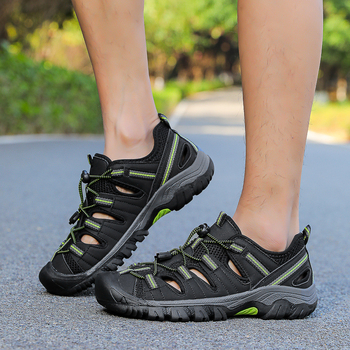 Crossborder nagy méretű túraszandál férfiaknak nyáron Lélegző hálós orrú szandál férfiaknak Vastag talpú kültéri strandcipők